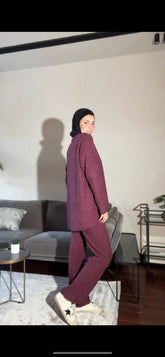 Roma set in maroon